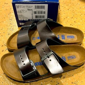 NWT Birkenstock Arizona Soft Footbed
size EU 37 or U.S. 6-6.5